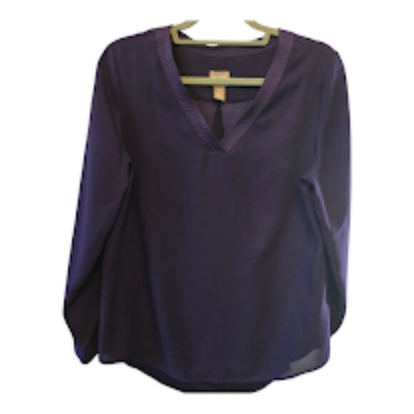 CHICOS PURPLE BLOUSE SIZE 1 MEDIUM (8) RELAXED VNECK SATIN TRIM ON COLLAR - Picture 1 of 10